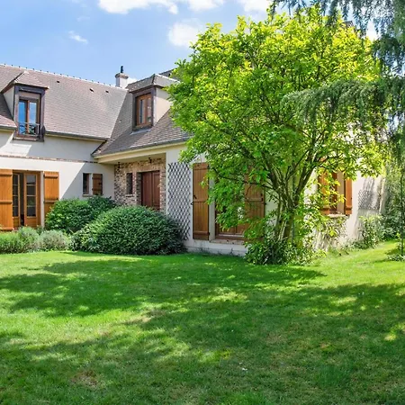 Les Prunelliers Bed & Breakfast